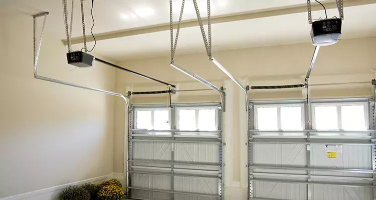 Residential Emergency Garage Door Repair in Hallandale Beach, FL